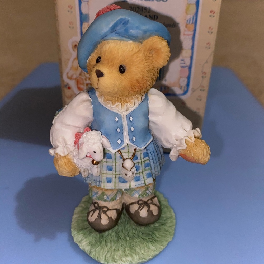 Cherished Teddies, Lorna Scotland